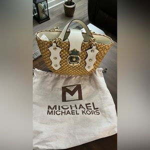 Michael Kors Santorini weave bucket white tote